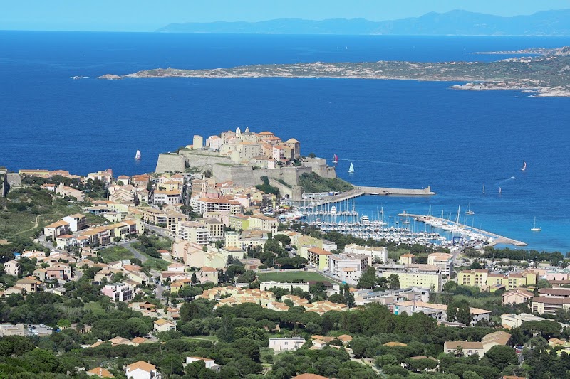 Calvi Citadelle génoise et baie vues depuis la route des motards