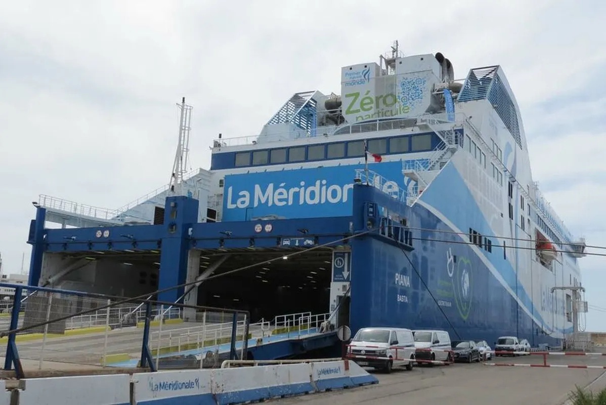 Ferry - Embarquement des motos vers le Maroc