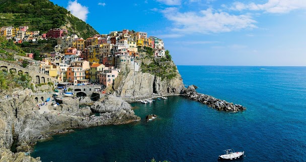 Cinque Terre - Manarola, maisons colorées et mer