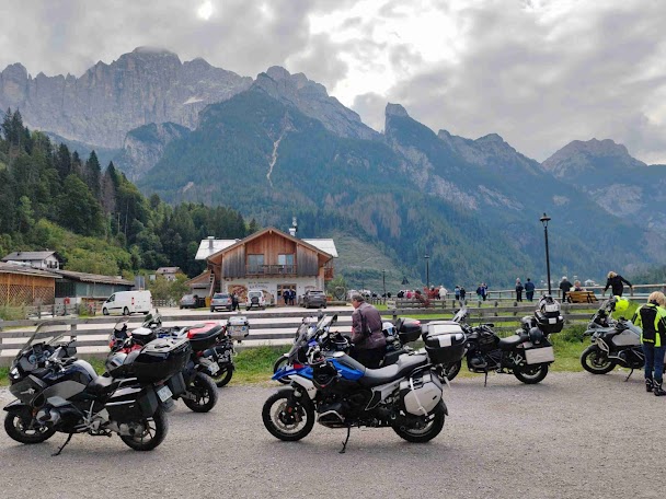 Col du Petit Saint-Bernard - Statue et frontière