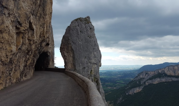 Combe Laval Vercors - route suspendue moto