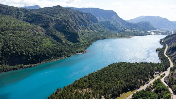 Lac de Serre-Ponçon - étape moto Alpes