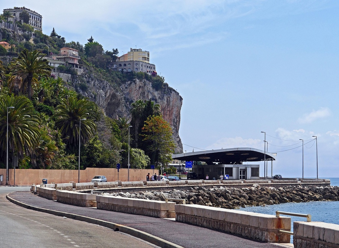 Frontière franco-italienne - Route côtière de la Riviera
