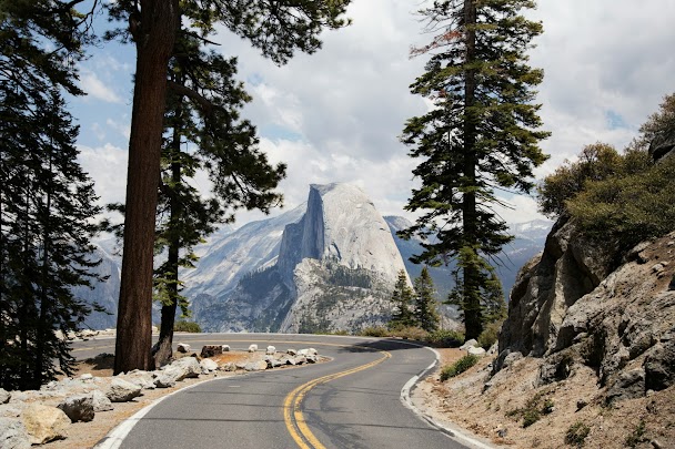 Route Tioga Pass dans Yosemite, voyage moto parc national
