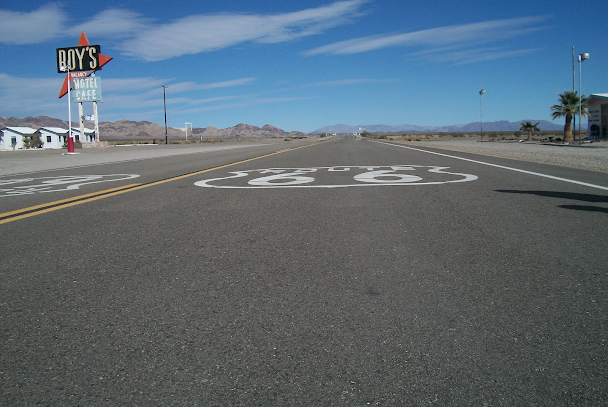 Route 66 à Seligman, Arizona, début du road trip moto