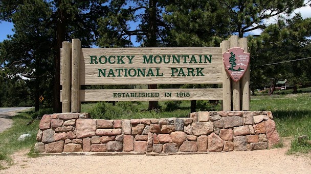 Route Trail Ridge Road dans le Rocky Mountain National Park, moto