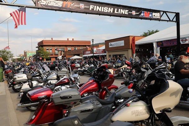 Rue principale de Sturgis pendant le rallye moto