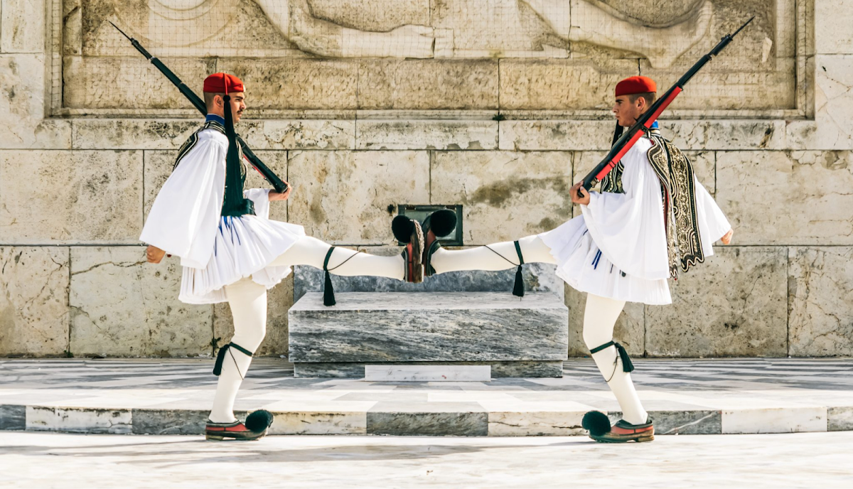 Voyage moto dans le Péloponnèse en Grèce avec France Moto Voyages : routes côtières, Olympie, Kalamata, Moni Elonis, Tolo, Loutraki et Athènes