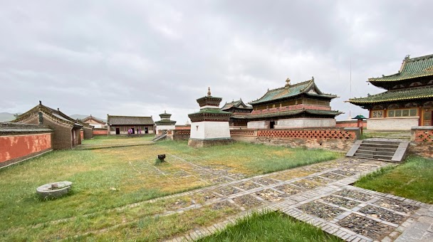 Monastère Erdene Zuu à Kharakorum, stupas