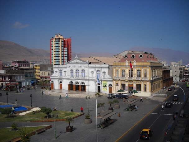 Iquique - Ville côtière avec la dune du Cerro Dragón
