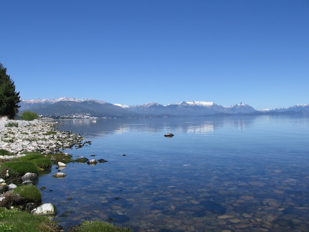 Lac Nahuel Huapi près de Bariloche - Eaux claires et montagnes enneigées
