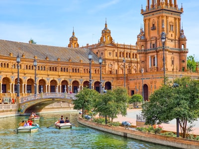 Plaza de España de Séville - Place semi-circulaire et canaux