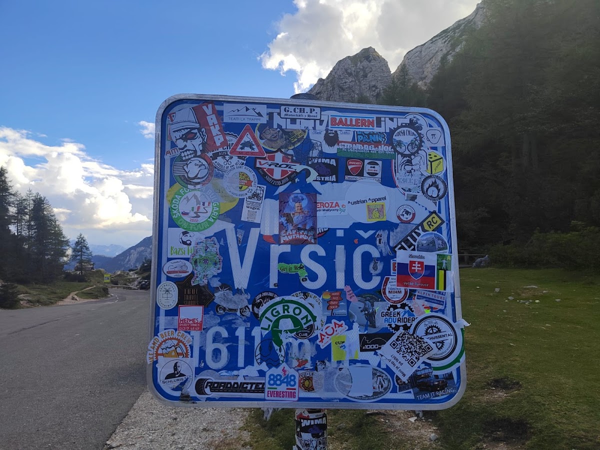 Ultima Ride road trip moto Europe du Sud : Stelvio, Transalpina, Transfagarasan, Côte Amalfitaine, Dubrovnik, Sardaigne, Corse