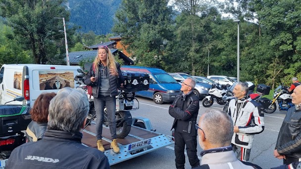 Vue de Chamonix et du Mont-Blanc, point de départ du circuit moto