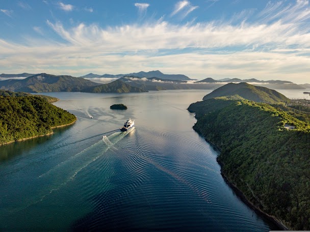 Lac Te Anau et montagnes