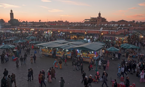 Place Jemaa el-Fna à Marrakech la nuit