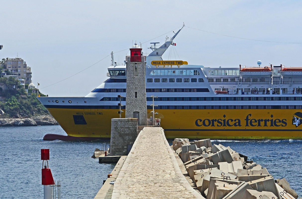 Ferry Corsica Ferries pour le départ vers la Sardaigne