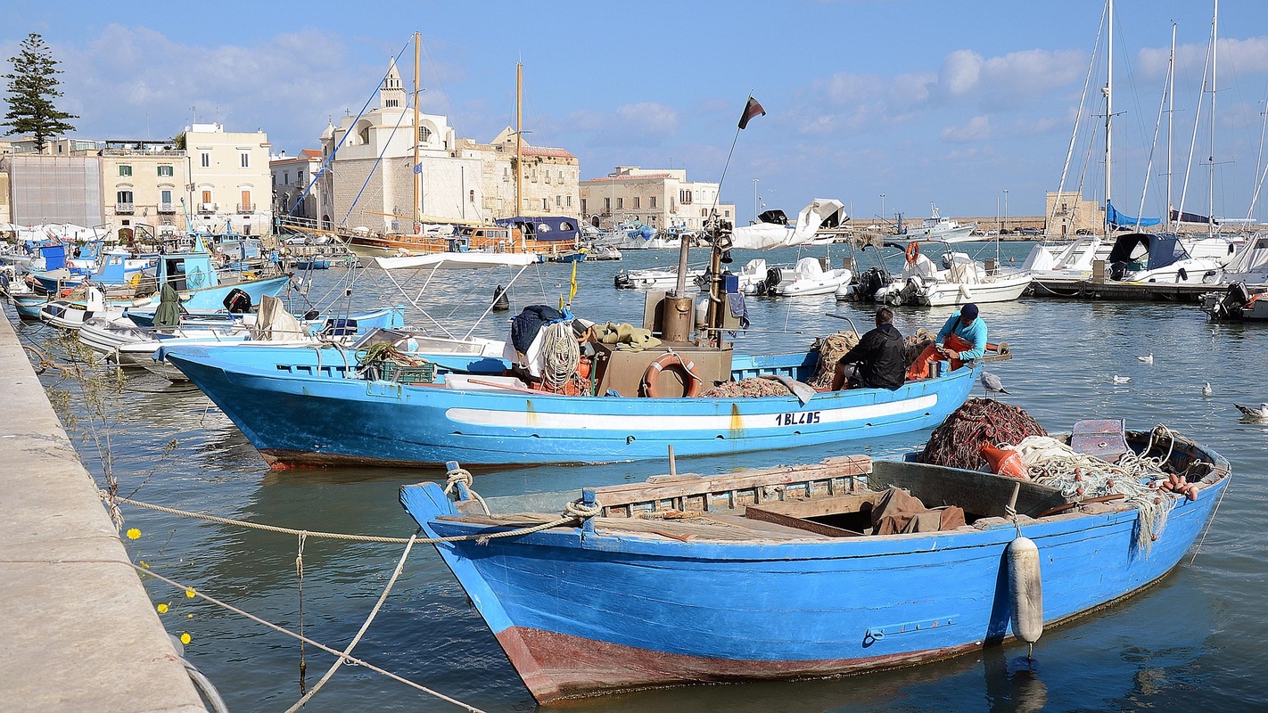 Trani et son port dans les Pouilles
