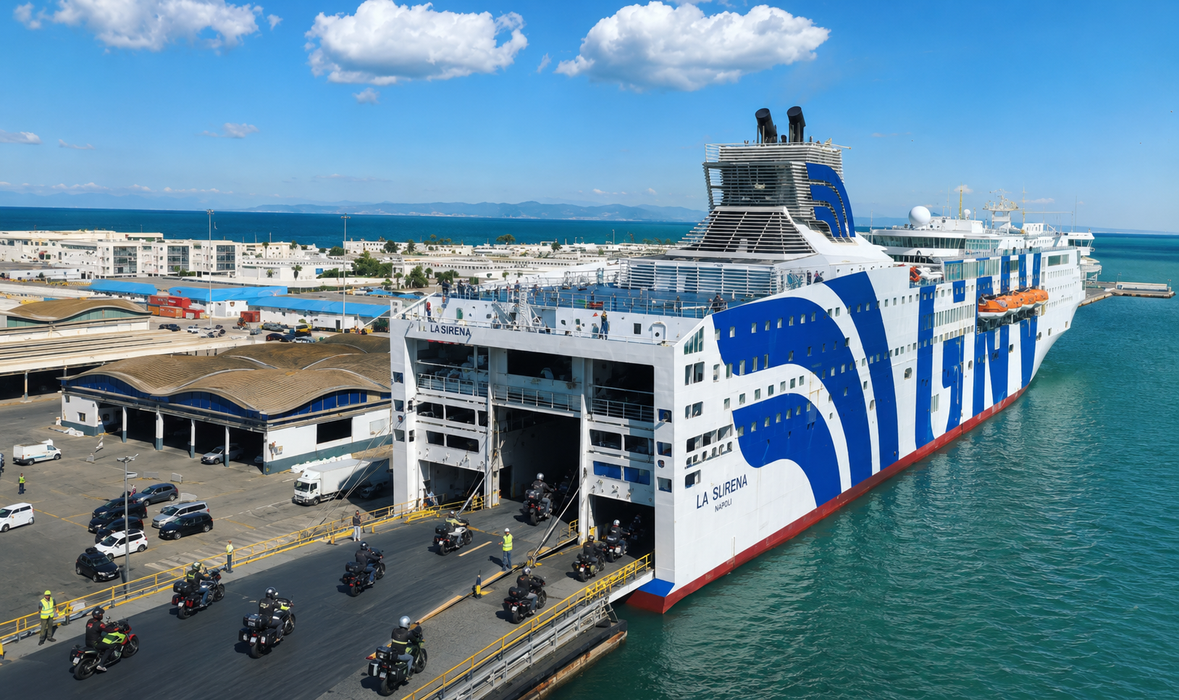 Ferry - Embarquement des motos vers le Maroc