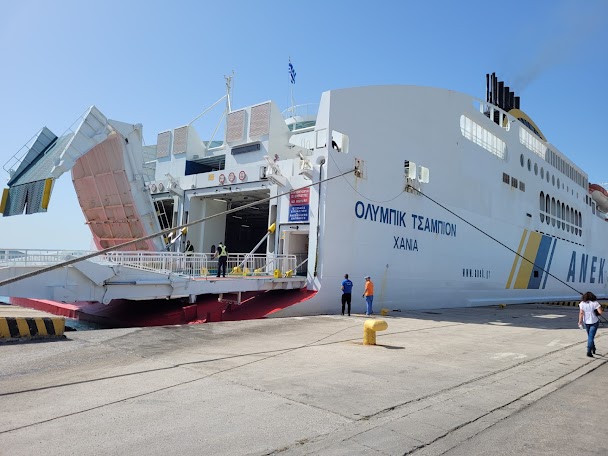 Route de montagne en Grèce, arrivée vers les Météores