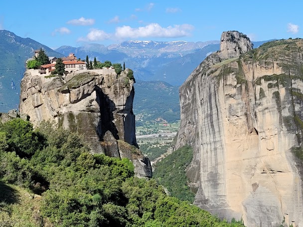 Monastères des Météores perchés sur des falaises, Grèce