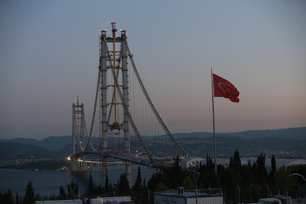 Pont suspendu Osmangazi en Turquie, traversée de la mer de Marmara