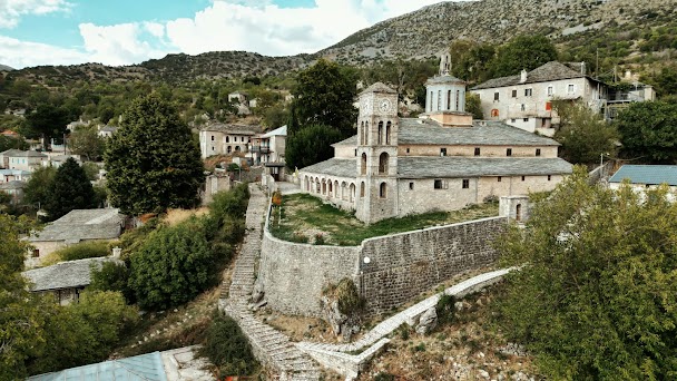 Parc national de Tzoumerka, route de montagne en Grèce