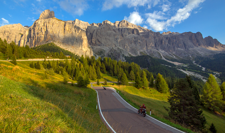 Voyage moto Dolomites Italie routes sinueuses