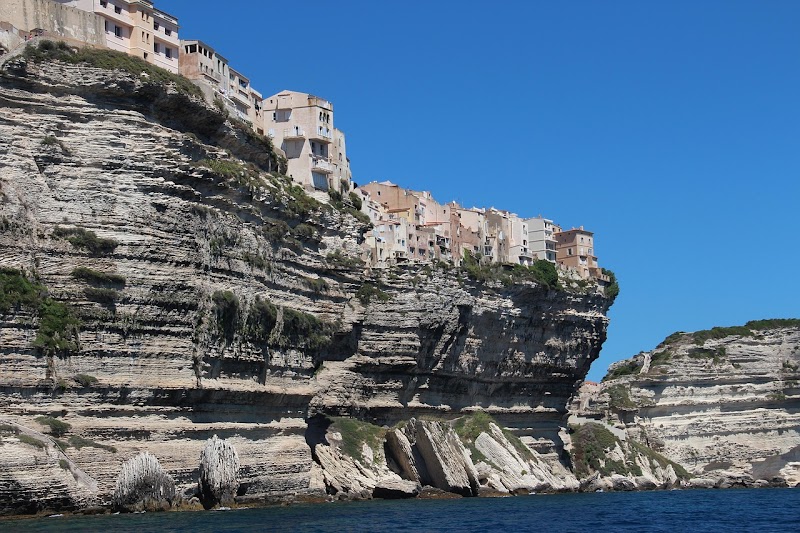 Falaises de Bonifacio - Ville blanche sur des falaises calcaires